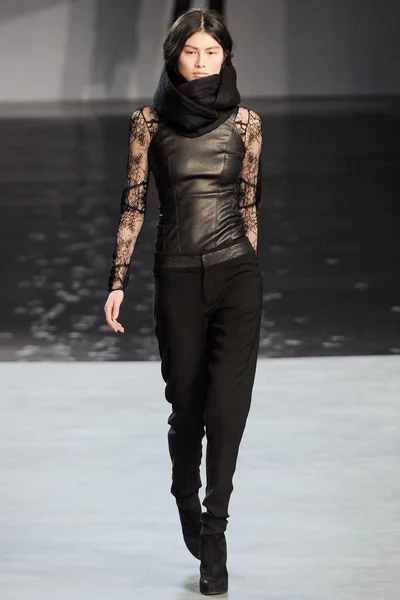 Look 25